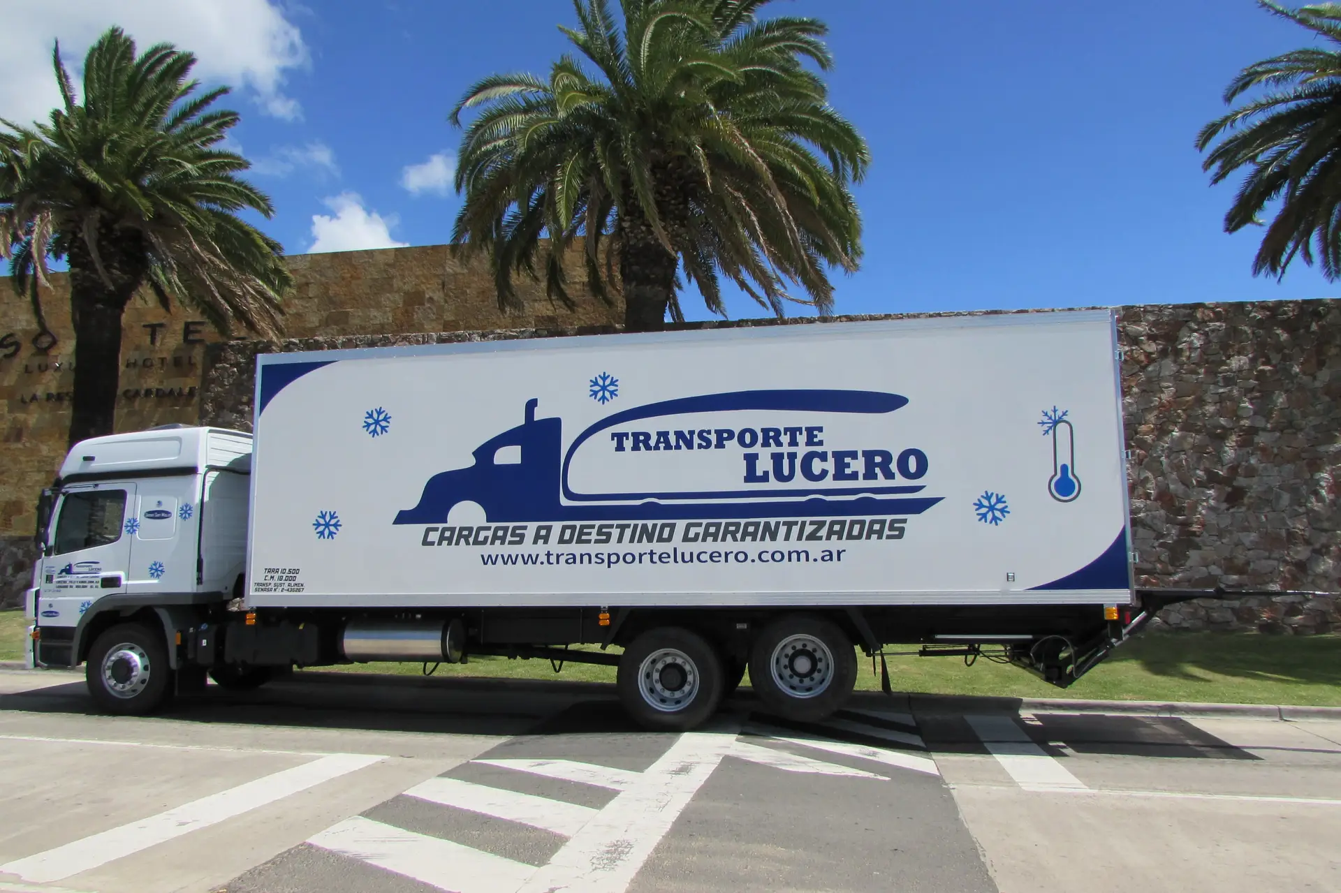 Camión refrigerado de Transporte Lucero